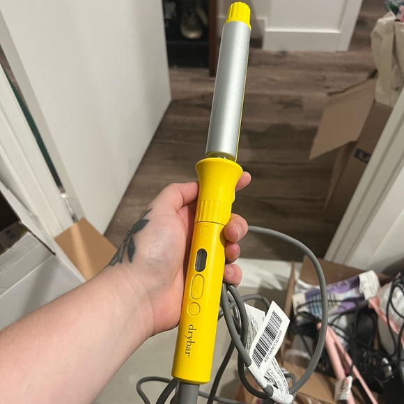 Dry bar curling iron never used - Picture 2 of 2